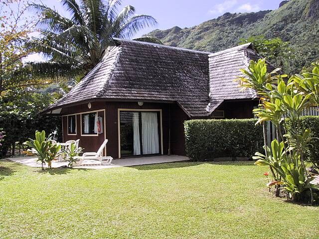 Club Bali Hai Moorea - beach front bungalow