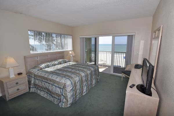 Bay & Beach Club Bedroom